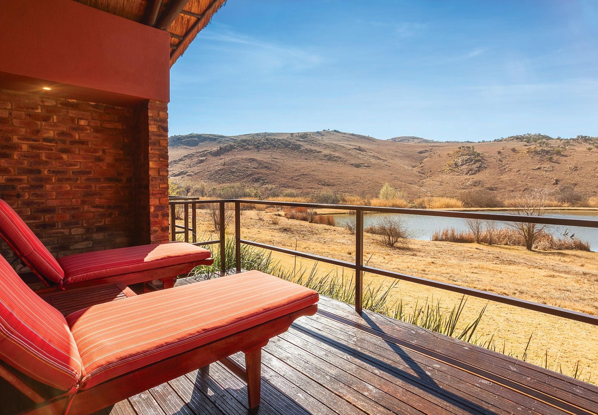 Kloofzicht Lodge & Spa كروغيرسدورب المظهر الخارجي الصورة View from the deck of a suite at the Tswalu Kalahari Reserve