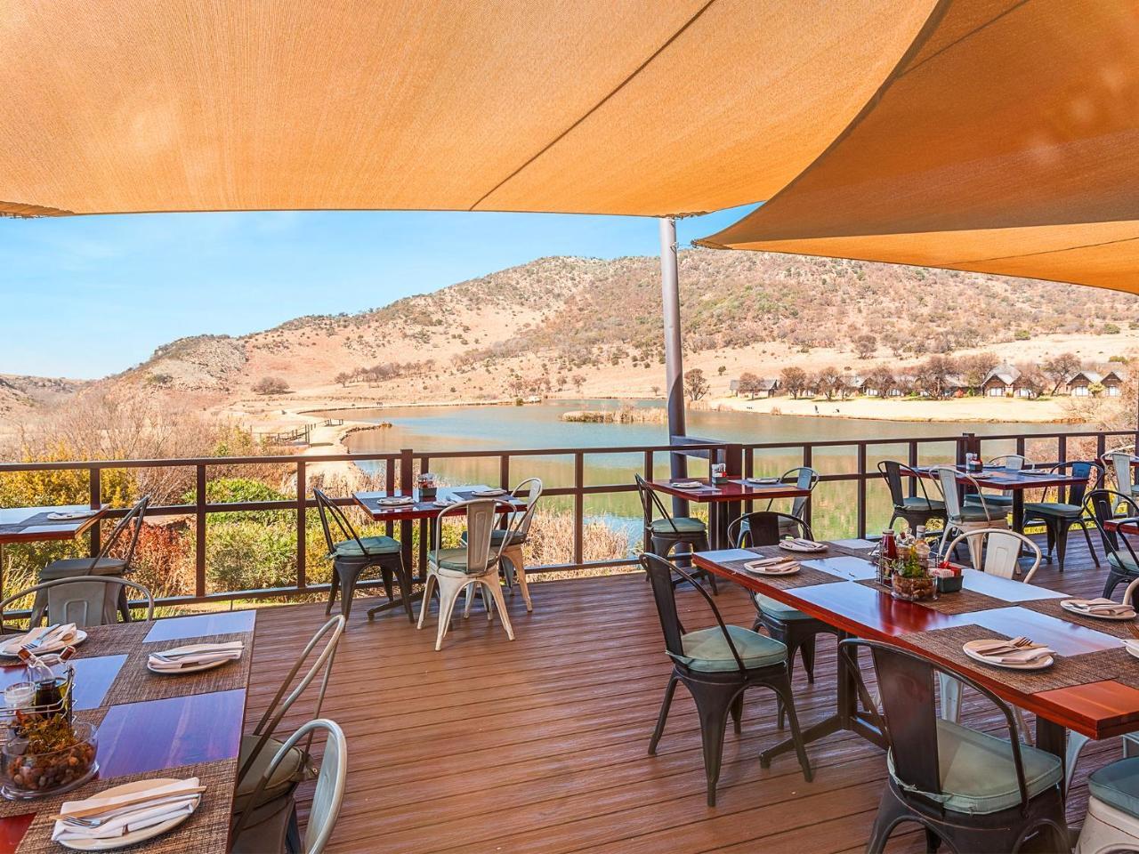 Kloofzicht Lodge & Spa كروغيرسدورب المظهر الخارجي الصورة The Deck at the LaStella Winery