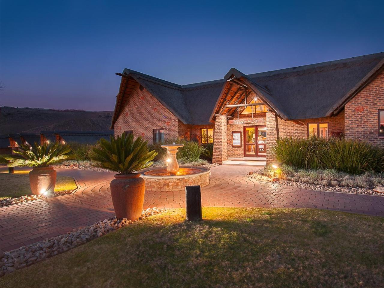 Kloofzicht Lodge & Spa كروغيرسدورب المظهر الخارجي الصورة The clubhouse at the Links Shell Cove