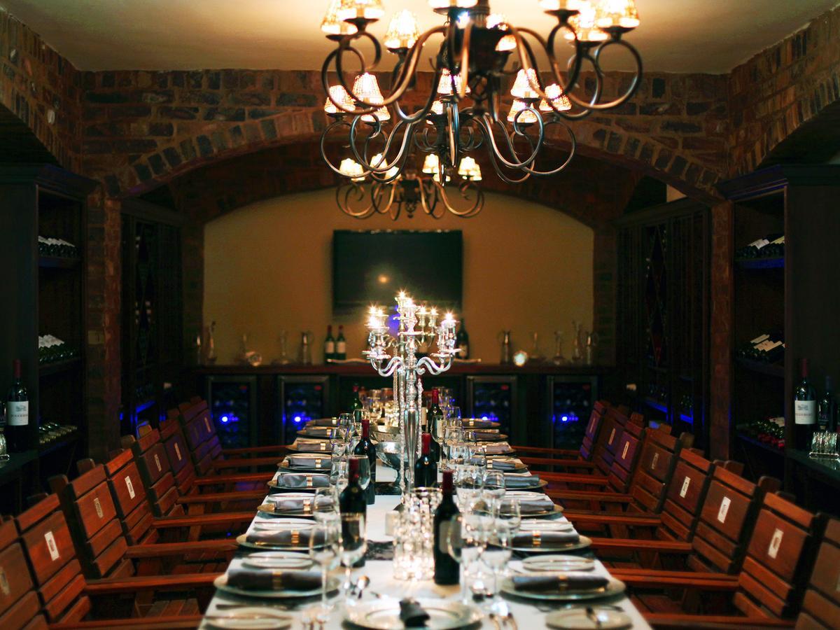 Kloofzicht Lodge & Spa كروغيرسدورب المظهر الخارجي الصورة The wine cellar at the restaurant