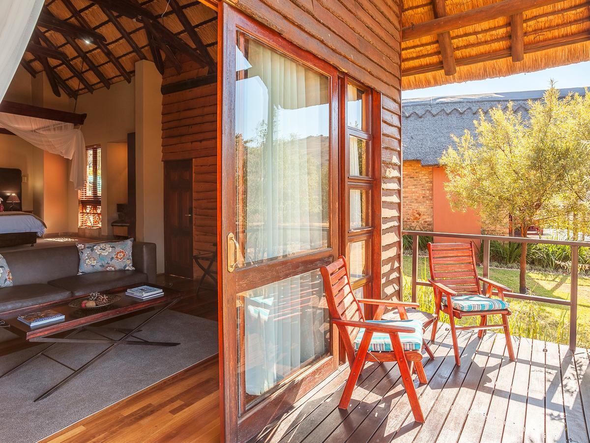 Kloofzicht Lodge & Spa كروغيرسدورب المظهر الخارجي الصورة A view of the interior of a suite at the resort